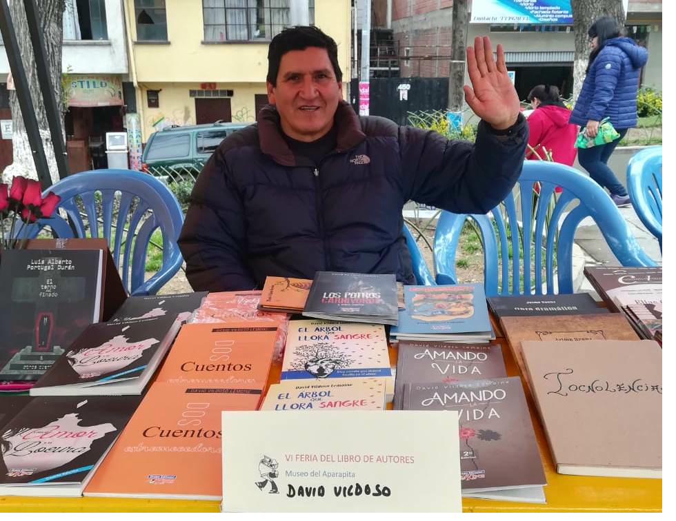 David Vildoso Lemoine en su stand de la Feria del Libro